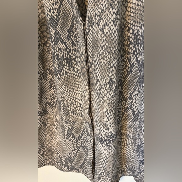 NWOT Aritzia Babaton Gray Snake Print Blazer size XS sku#52 - Picture 3 of 8